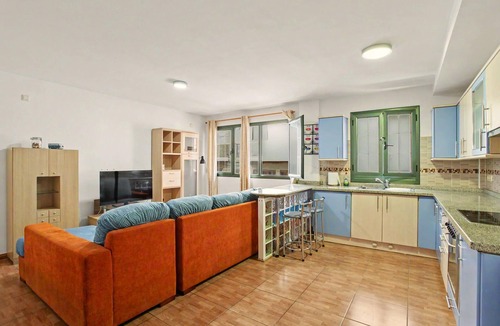 Playa de Arinaga Apartment | Holiday Apartment 'Risco Verde' in Arinaga with Sea View, Wi-Fi & Airport Transfer
