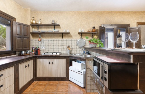 Alhama de Granada House | Holiday Home 'Rica' with Mountain View, Wi-Fi and Air Conditioning