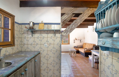El Palmar House | Holiday Home 'Mora' with Private Terrace, Private Garden and Wi-Fi