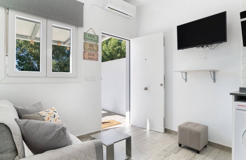 San Ambrosio House | Holiday Home 'Apartamentos La Esencia Del Sur B' with Shared Pool, Wi-Fi and Air Conditioning