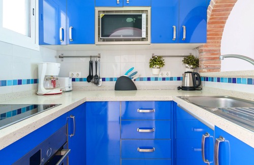 Mijas Costa House | Holiday Home '2 in Front Of The Sea' with Sea View, Wi-Fi and Air Conditioning