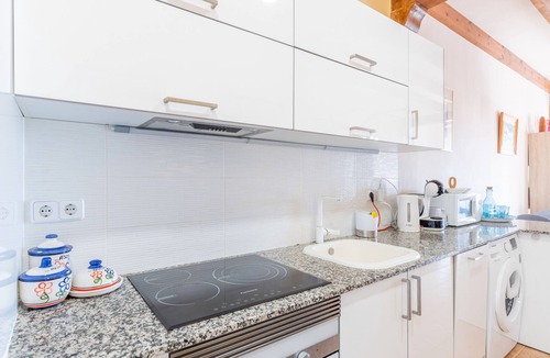 Altea la Vella Villa | Holiday Home 'Amazing Blue Emi' with Sea View, Shared Pool and Wi-Fi
