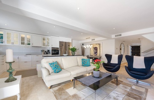 Nueva Andalucia House | Holiday Home 'Beautiful 4 bedroom Townhouse' with Shared Pool, Wi-Fi and Air Conditioning