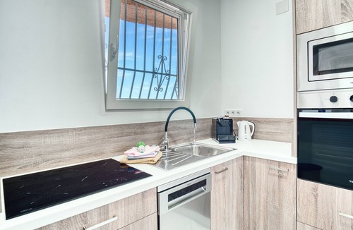 La Canuta House | Holiday Home 'Brandy' with Sea View, Wi-Fi and Air Conditioning