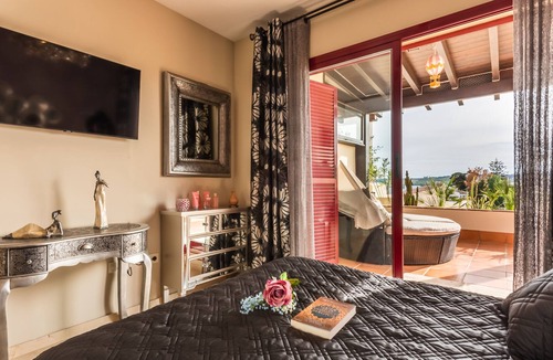 Bahia de Casares House | Holiday Home 'Casa Sultana' with Sea View, Wi-Fi and Air Conditioning