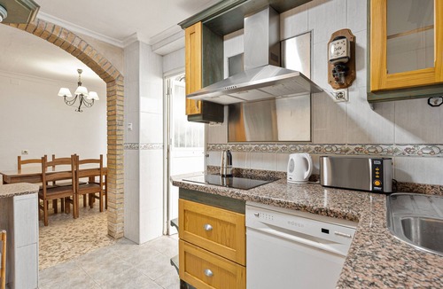 Palma-Palmilla House | Holiday Home 'Casa Ana La Rosaleda' with Private Terrace, Wi-Fi and Air Conditioning
