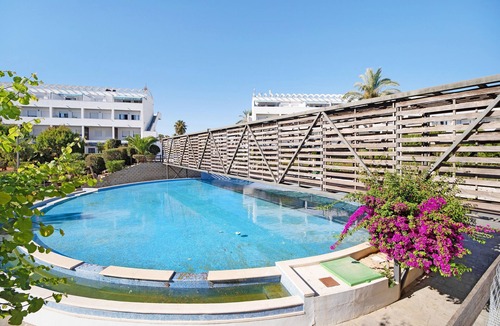 Rota House | Holiday Home 'Casa En Costa Ballena' with Shared Pool, Private Terrace and Air Conditioning