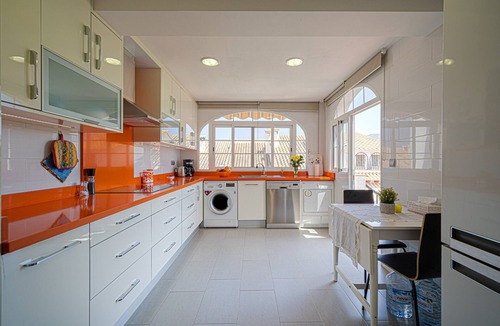 L'Alfas del Pi House | Holiday Home Casa Camila with Shared Pool, Private Terrace, A/C and Wi-Fi