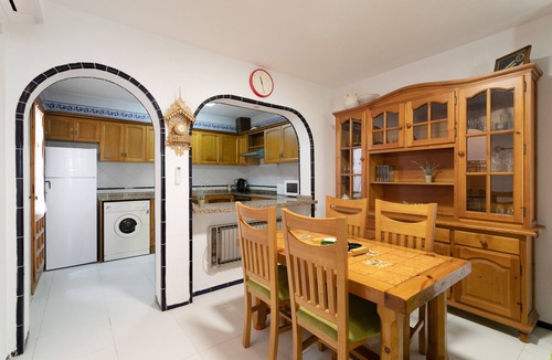 Los Arenales del Sol House | Holiday Home 'Casa en la Playa con Piscinas V' with Shared Pool and Air Conditioning