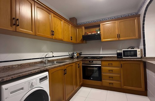 Los Arenales del Sol House | Holiday Home 'Casa En La Playa Con Piscinas' with Shared Pool, Wi-Fi and Air Conditioning