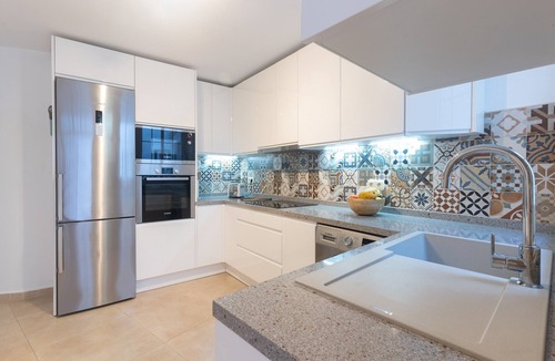 Historic Center of Estepona House | Holiday Home 'Casa Mariposa' with Terrace, Air Conditioning and Wi-Fi