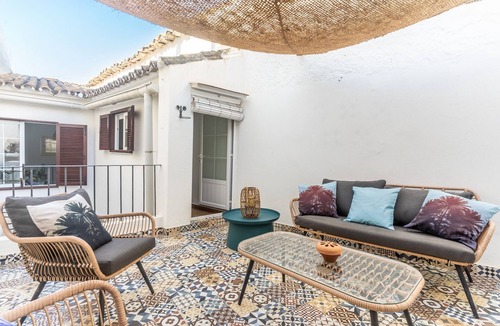Historic Center of Estepona House | Holiday Home 'Casa Mariposa' with Terrace, Air Conditioning and Wi-Fi