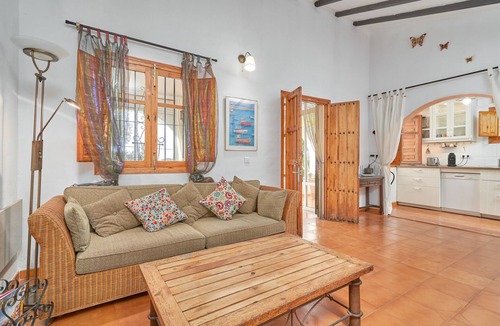 Competa House | Holiday Home 'Casa Oliana' with Sea View, Pool, Garden & Wi-Fi