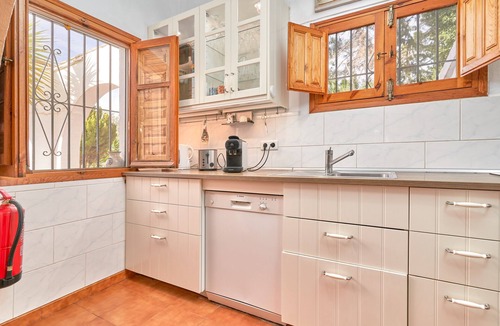 Competa House | Holiday Home 'Casa Oliana' with Sea View, Pool, Garden & Wi-Fi