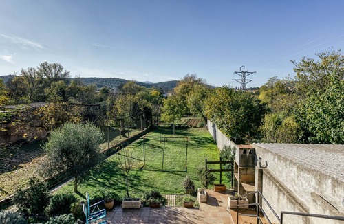 Serinya House | Holiday Home 'Casa Rural Ideal Per Famílies' with Mountain View, Wi-Fi and Air Conditioning