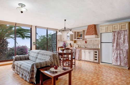 Fuencaliente de la Palma House | Holiday Home "Casa Titi" with Sea View, Private Terrace and Wi-Fi