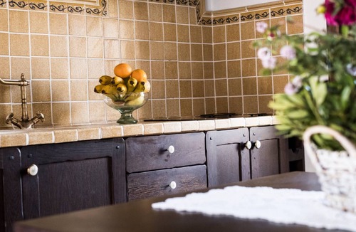 Alojera Apartment | Holiday Home 'El Carreton Cottage' with Shared Terrace, Shared Garden and Wi-Fi