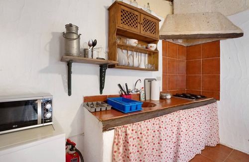 Arico el Nuevo House | Holiday Home "El Drago" with Mountain Views, Pool and Wi-Fi