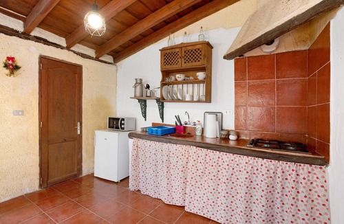 Arico el Nuevo House | Holiday Home "El Drago" with Mountain Views, Pool and Wi-Fi
