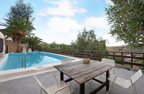 Arico el Nuevo House | Holiday Home "El Drago" with Mountain Views, Pool and Wi-Fi