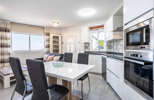 Armenime House | Holiday Home 'El Rinconcito With Sea Views' with Wi-Fi & Air Conditioning