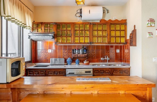 Velilla-Taramay House | Holiday Home 'El Tesorillo Andalúz' with Sea View, Wi-Fi and Air Conditioning