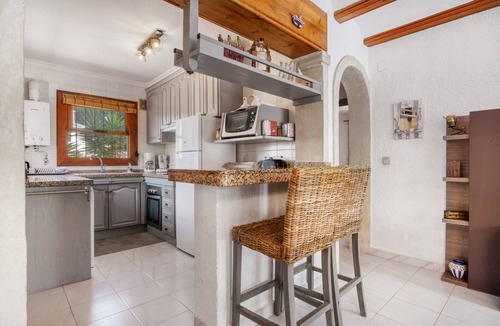 El Tosalet House | Holiday Home 'Jeannine' with Mountain View, Wi-Fi and Air Conditioning