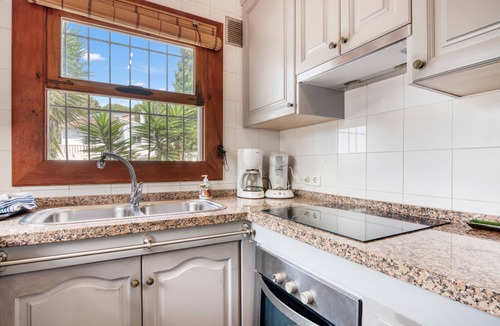 El Tosalet House | Holiday Home 'Jeannine' with Mountain View, Wi-Fi and Air Conditioning