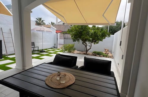 Vergel House | Holiday Home 'La Dolce Vita' with Mountain View, Private Terrace and Air Conditioning