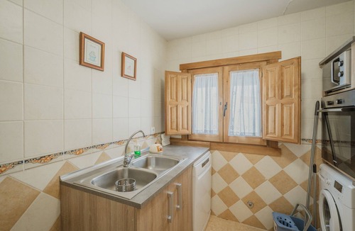 Pedro Bernardo House | Holiday Home 'La Casa De La Golondrina' with Balcony and Air Conditioning