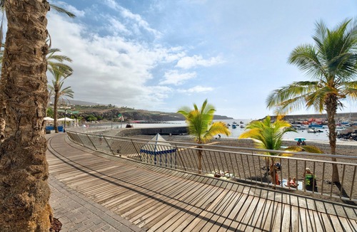 Playa San Juan House | Holiday Home 'La Casa De Tina' with Sea View, Private Terrace and Wi-Fi