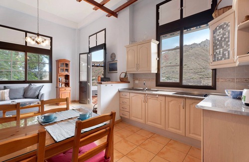 Hermigua House | Holiday Home 'La Huerta' with Mountain View, Private Terrace and Wi-Fi
