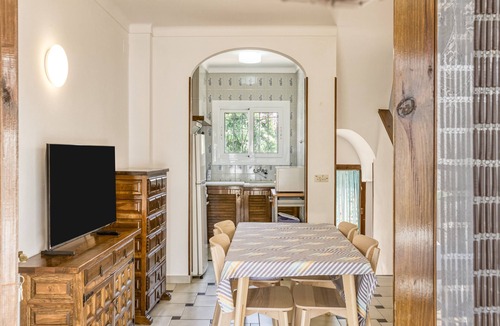 L'Escala House | Holiday Home 'Palau 100m Playa' with Private Terrace and Wi-Fi
