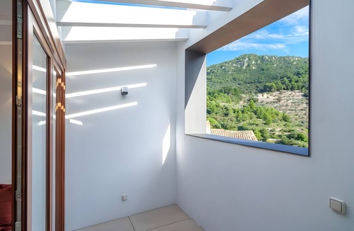S'Arxiduc House | Holiday Home 'Rectoria 8' with Mountain Views, Wi-Fi and Air Conditioning