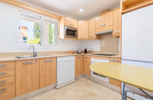 Les Palmeres Apartment | Holiday Home 'Roses House 4' in Pollensa with Shared Pool, Wi-Fi and Air Conditioning