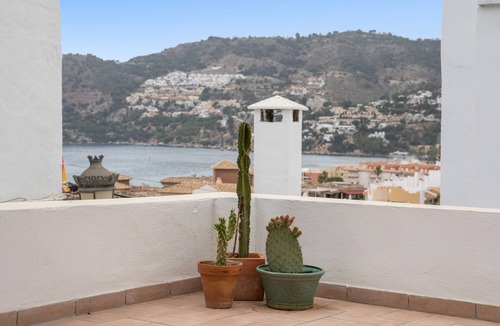 La Herradura House | Holiday Home 'Terraza' with Sea Views, Wi-Fi and Air Conditioning