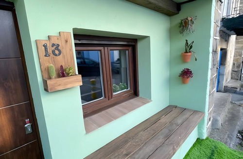 Islares House | Holiday Home 'Verde & Mar' with Sea Views, Private Garden and Wi-Fi