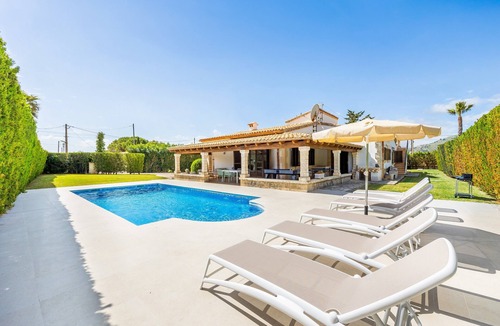 Puerto de Pollensa House | Holiday Home 'Villa Cal Peso' with Mountain View, Wi-Fi and Air Conditioning