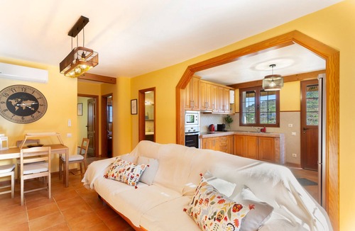 La Solana Villa | Holiday Villa 'Eden El Castillejo' with Mountain Views, Wi-Fi and Air Conditioning