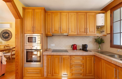 La Solana Villa | Holiday Villa 'Eden El Castillejo' with Mountain Views, Wi-Fi and Air Conditioning