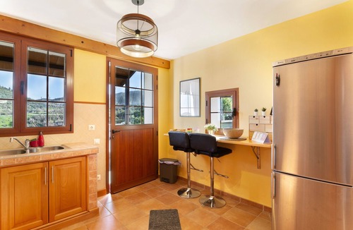 La Solana Villa | Holiday Villa 'Eden El Castillejo' with Mountain Views, Wi-Fi and Air Conditioning