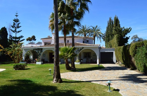 Atalaya-Isdabe Villa | Holiday villa with lovely pool area, 300m from the beach in Atalaya Playa