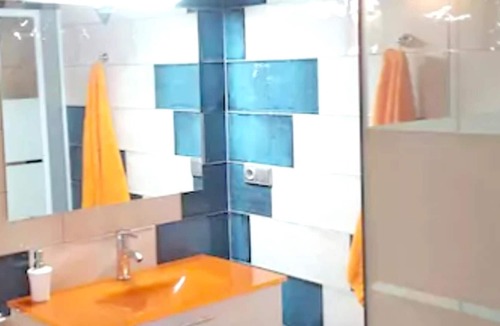 Ambroz Apartment | Homerez - Beautiful appartement for 6 ppl. with shared pool, jacuzzi and terrace