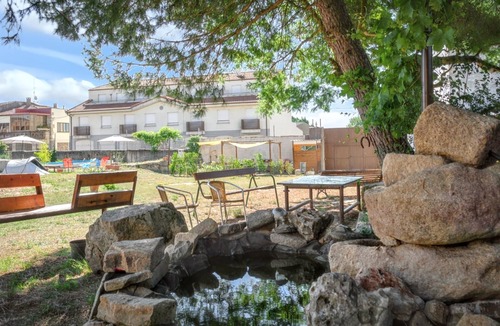 Vitigudino Villa | Homerez - Charming Villa Near Vitigudino with Shared Pool