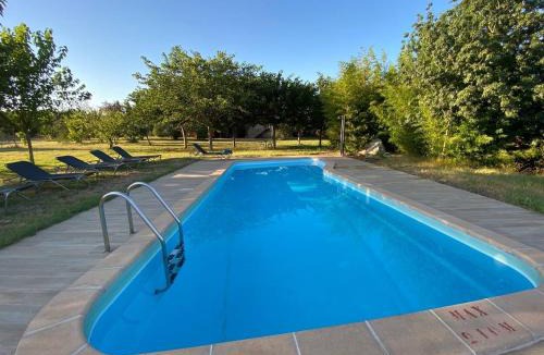 Crespia House | Hostal Nou Villa privada con piscina 6 habitaciones con baño privado hasta 15 personas
