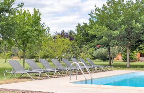 Crespia House | Hostal Nou Villa privada con piscina 6 habitaciones con baño privado hasta 15 personas
