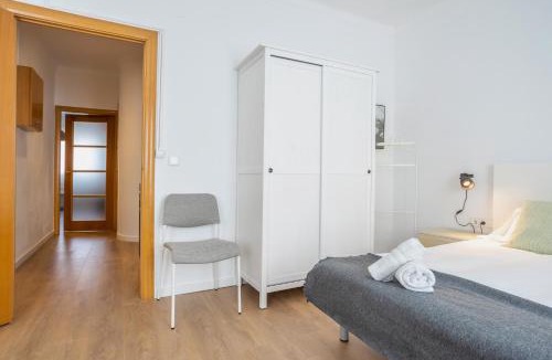 La Sagrada Familia Apartment | Housalia Lepant 3 bedroom apartment 300 meters de Sagrada Familia