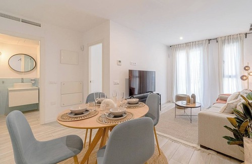 Embajadores Apartment | Housing El Rastro by Sharing Co