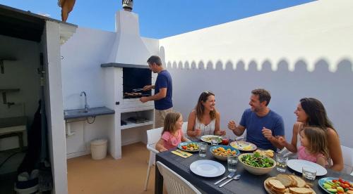 San Isidro House | Ideal for Families-Children's Play Area, Terrace, BBQ, WiFi