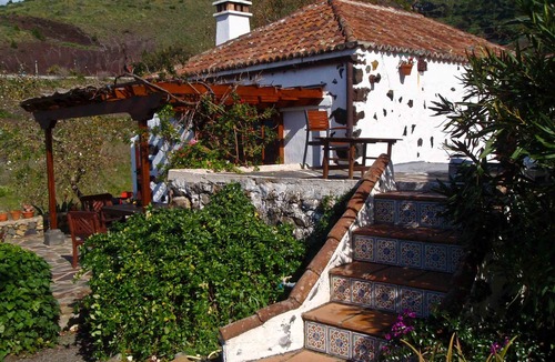 Los Llanos de Aridane House | idyllic country house with lots of flowers in the sunny west of La Palma